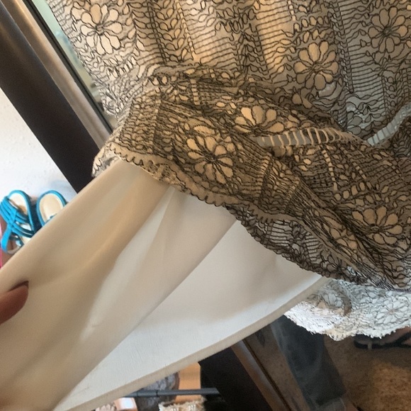 One One Six woman’s dress. Black and white lace size small - Picture 5 of 9